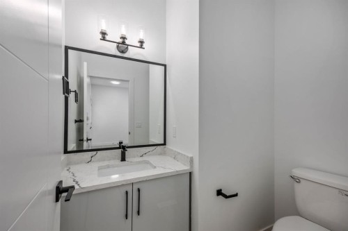 140 Lakewood Crescent, Strathmore, AB - Indoor Photo Showing Bathroom