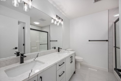 140 Lakewood Crescent, Strathmore, AB - Indoor Photo Showing Bathroom