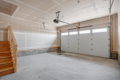 140 Lakewood Crescent, Strathmore, AB - Indoor Photo Showing Garage