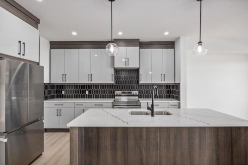 140 Lakewood Crescent, Strathmore, AB - Indoor Photo Showing Kitchen With Upgraded Kitchen