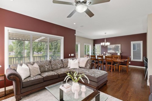 25 Masters Park Se, Calgary, AB - Indoor Photo Showing Living Room