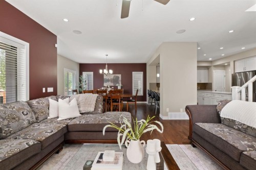 25 Masters Park Se, Calgary, AB - Indoor Photo Showing Living Room