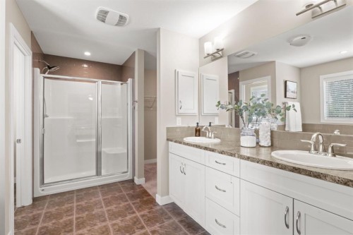 25 Masters Park Se, Calgary, AB - Indoor Photo Showing Bathroom