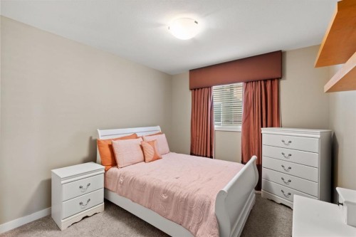 25 Masters Park Se, Calgary, AB - Indoor Photo Showing Bedroom