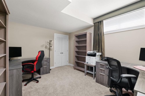 25 Masters Park Se, Calgary, AB - Indoor Photo Showing Office