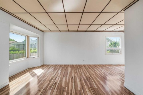 7807 Olympia Bay Se, Calgary, AB - Indoor Photo Showing Other Room
