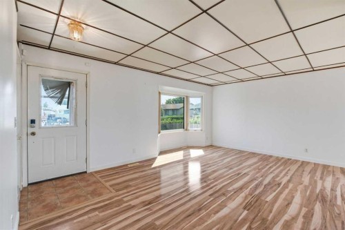7807 Olympia Bay Se, Calgary, AB - Indoor Photo Showing Other Room