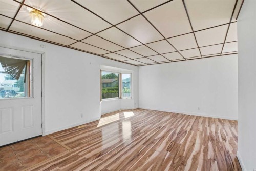 7807 Olympia Bay Se, Calgary, AB - Indoor Photo Showing Other Room