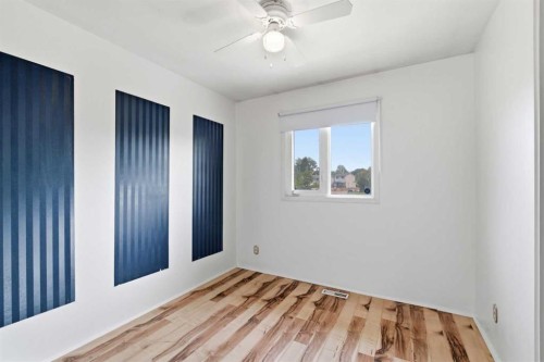 7807 Olympia Bay Se, Calgary, AB - Indoor