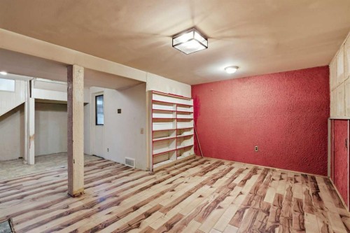 7807 Olympia Bay Se, Calgary, AB - Indoor