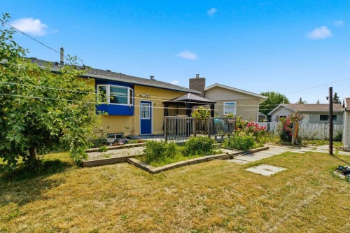 7807 Olympia Bay Se, Calgary, AB - Outdoor