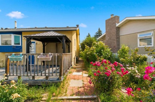 7807 Olympia Bay Se, Calgary, AB - Outdoor