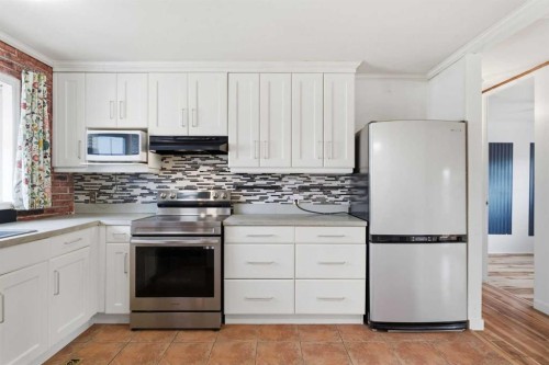 7807 Olympia Bay Se, Calgary, AB - Indoor Photo Showing Kitchen