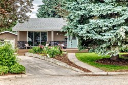 520 Oakwood Place SW Calgary, AB T2V 0K3