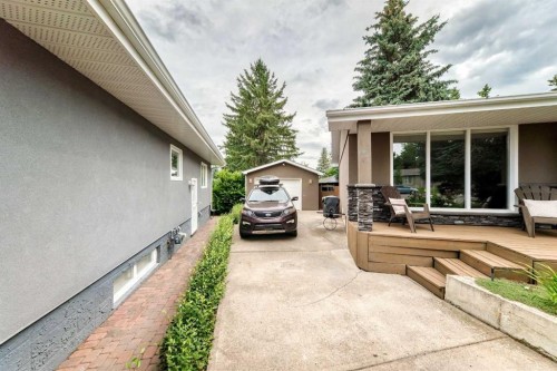 520 Oakwood Place Sw, Calgary, AB 