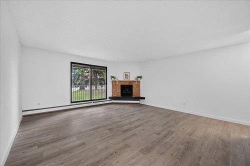 3106-4001C 49 Street Nw, Calgary, AB - Indoor Photo Showing Other Room