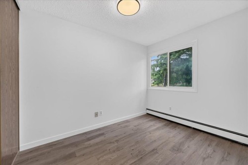 3106-4001C 49 Street Nw, Calgary, AB - Indoor Photo Showing Other Room