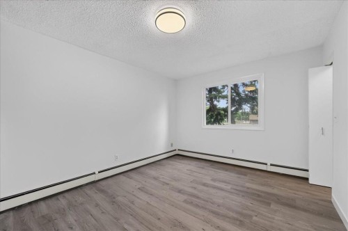 3106-4001C 49 Street Nw, Calgary, AB - Indoor Photo Showing Other Room