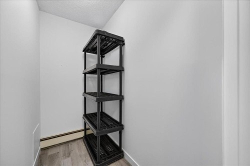 3106-4001C 49 Street Nw, Calgary, AB - Indoor Photo Showing Other Room