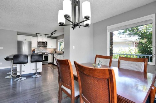 9667 Oakhill Drive Sw, Calgary, AB - Indoor Photo Showing Dining Room