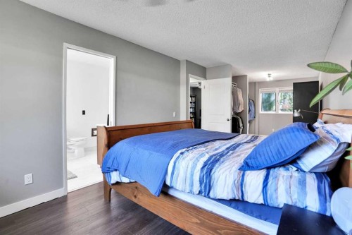 9667 Oakhill Drive Sw, Calgary, AB - Indoor Photo Showing Bedroom