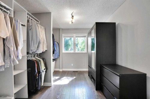 9667 Oakhill Drive Sw, Calgary, AB - Indoor With Storage