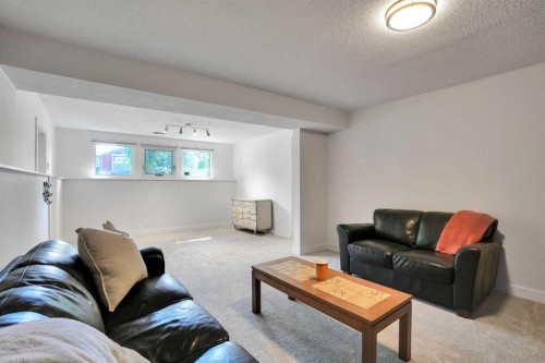 9667 Oakhill Drive Sw, Calgary, AB - Indoor Photo Showing Other Room