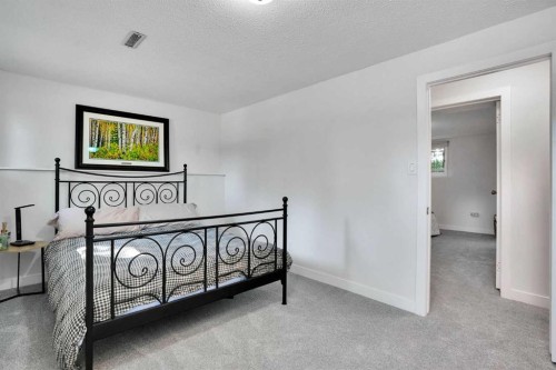 9667 Oakhill Drive Sw, Calgary, AB - Indoor