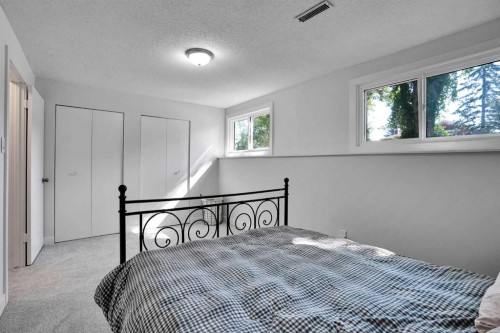 9667 Oakhill Drive Sw, Calgary, AB - Indoor Photo Showing Bedroom