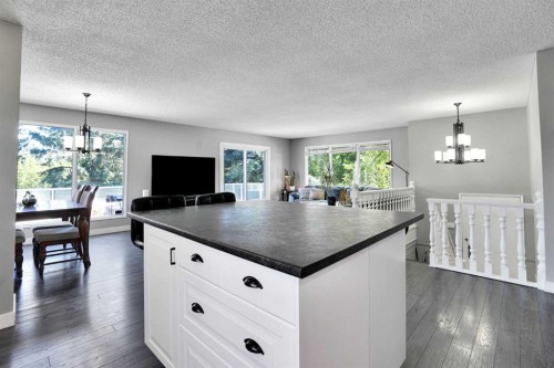 9667 Oakhill Drive Sw, Calgary, AB - Indoor