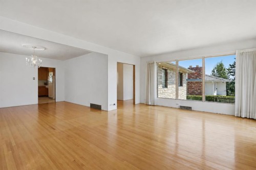 1556 Windsor Street Nw, Calgary, AB - Indoor