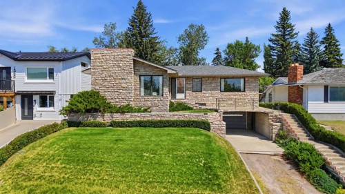 1556 Windsor Street Nw, Calgary, AB - Outdoor With Facade