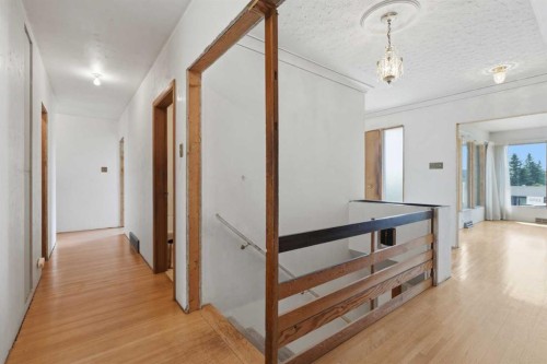 1556 Windsor Street Nw, Calgary, AB - Indoor Photo Showing Other Room