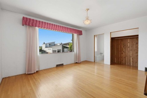 1556 Windsor Street Nw, Calgary, AB - Indoor Photo Showing Other Room