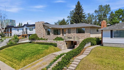 1556 Windsor Street Nw, Calgary, AB - Outdoor With Facade