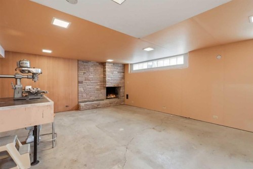 1556 Windsor Street Nw, Calgary, AB - Indoor