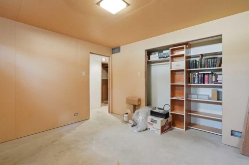 1556 Windsor Street Nw, Calgary, AB - Indoor Photo Showing Other Room