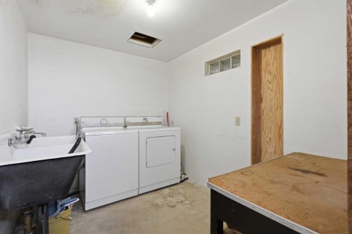 1556 Windsor Street Nw, Calgary, AB - Indoor Photo Showing Laundry Room