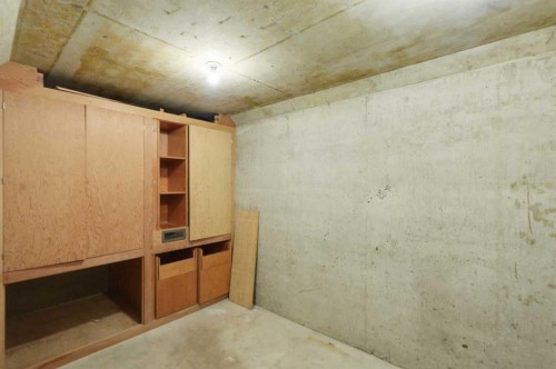 1556 Windsor Street Nw, Calgary, AB - Indoor