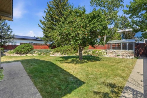 1556 Windsor Street Nw, Calgary, AB - Outdoor