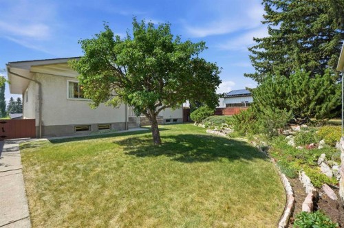 1556 Windsor Street Nw, Calgary, AB - Outdoor
