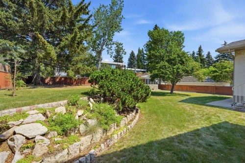 1556 Windsor Street Nw, Calgary, AB - Outdoor With Backyard