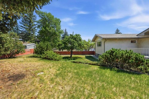1556 Windsor Street Nw, Calgary, AB - Outdoor