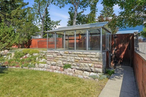 1556 Windsor Street Nw, Calgary, AB - Outdoor