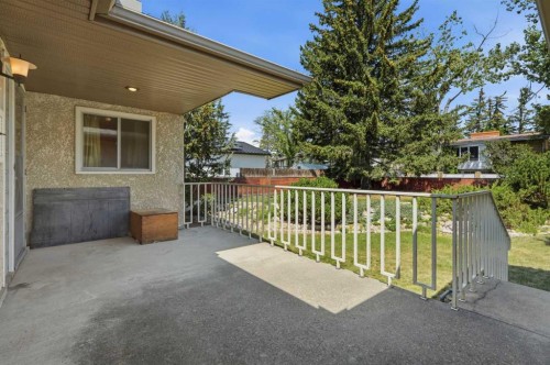 1556 Windsor Street Nw, Calgary, AB - Outdoor With Exterior
