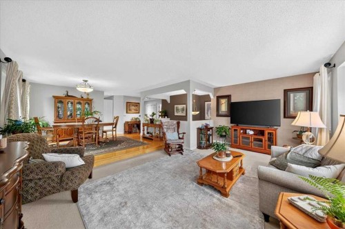 176 Sandpiper Circle Nw, Calgary, AB - Indoor Photo Showing Living Room