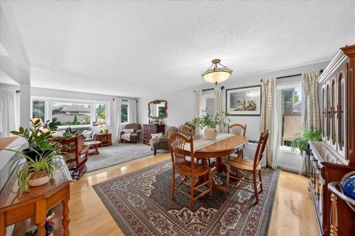 176 Sandpiper Circle Nw, Calgary, AB - Indoor Photo Showing Dining Room