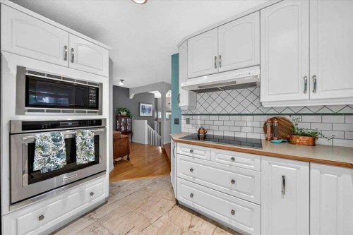 176 Sandpiper Circle Nw, Calgary, AB - Indoor Photo Showing Kitchen