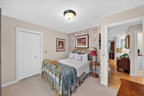 176 Sandpiper Circle Nw, Calgary, AB - Indoor Photo Showing Bedroom