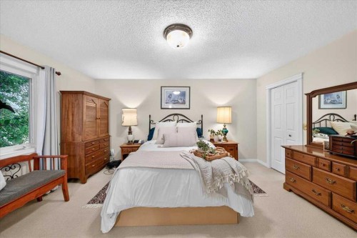176 Sandpiper Circle Nw, Calgary, AB - Indoor Photo Showing Bedroom